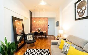 Omar do Rio - BT 207 Moderno 2 Quartos com Garagem, Internet 240mbps, Smart TV com WorkStation, 05 minutos andando da Praia de Ipanema e do Metrô